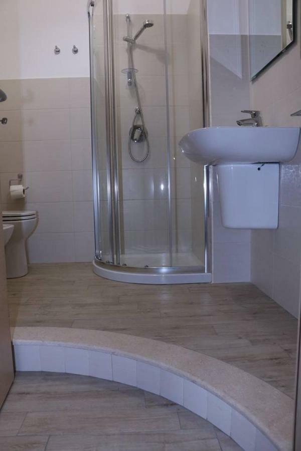 B&B Del Corso San Cataldo  Bagian luar foto
