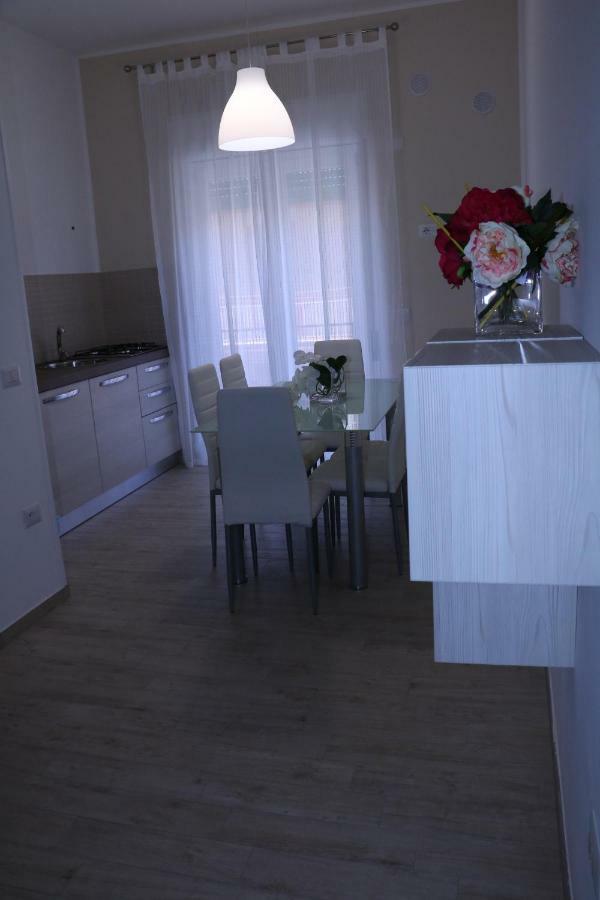 B&B Del Corso San Cataldo  Bagian luar foto