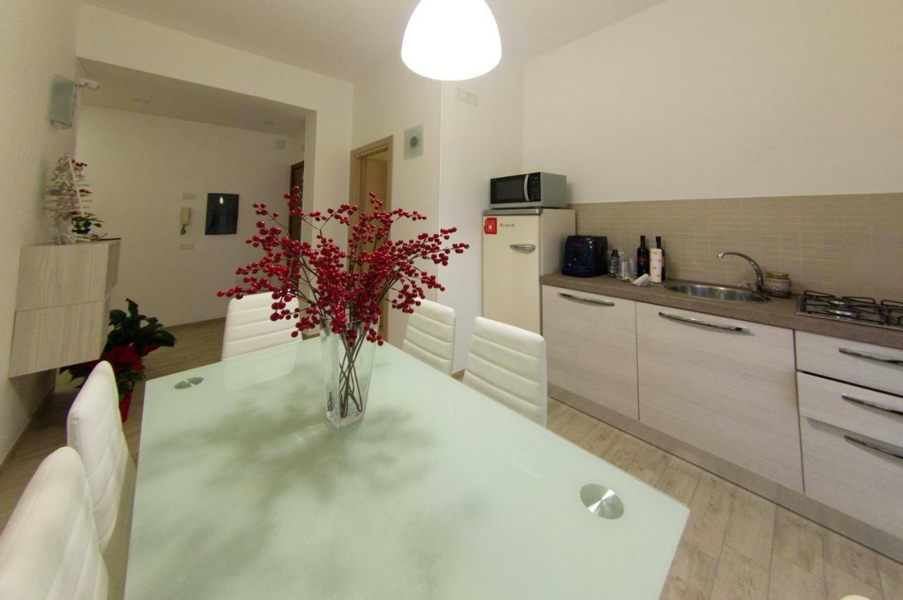 B&B Del Corso San Cataldo  Bagian luar foto