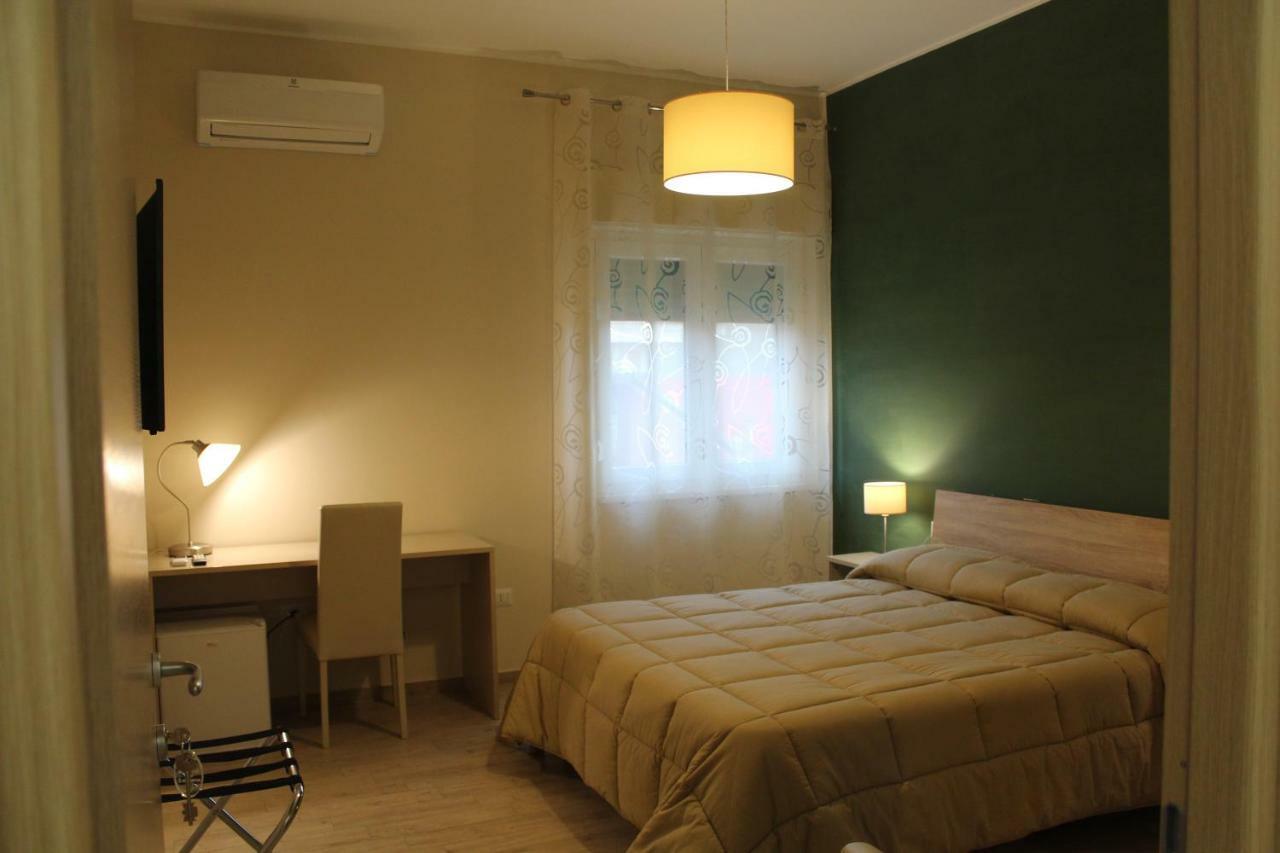 B&B Del Corso San Cataldo  Bagian luar foto
